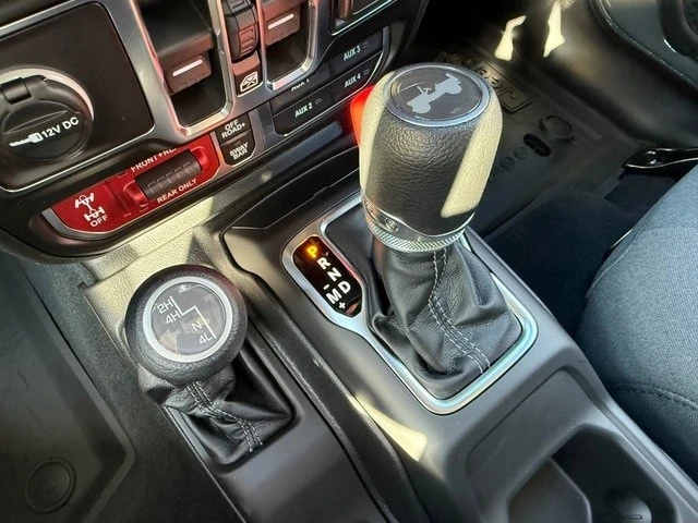 2026 Jeep JL Wrangler - Image 26 of 31
