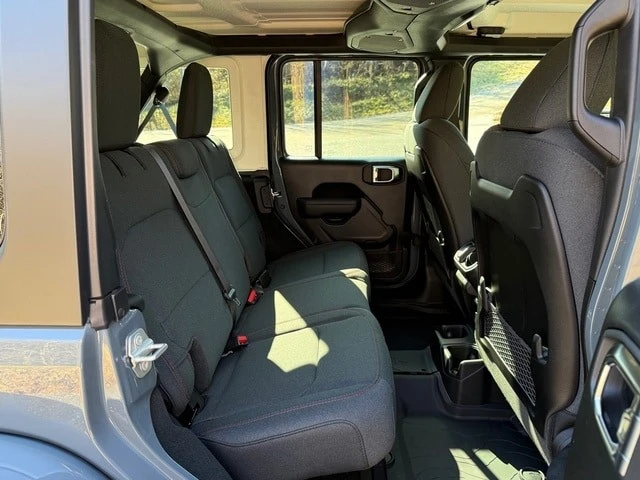 2026 Jeep JL Wrangler - Image 19 of 31