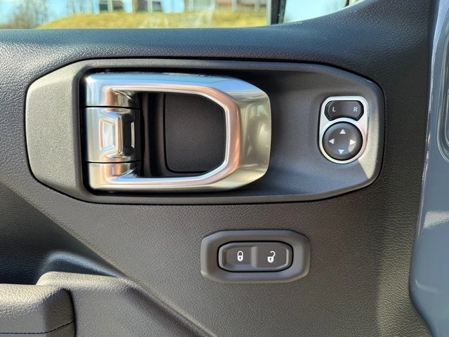 2026 Jeep JL Wrangler - Image 13 of 31