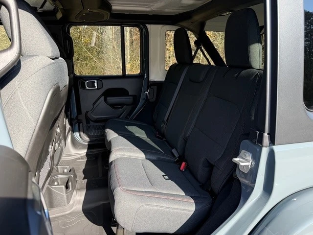 2026 Jeep JL Wrangler - Image 15 of 31