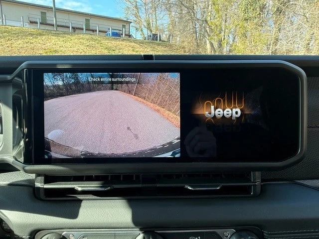 2026 Jeep JL Wrangler - Image 24 of 31