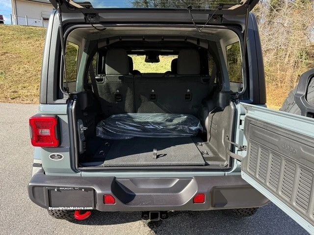 2026 Jeep JL Wrangler - Image 16 of 31