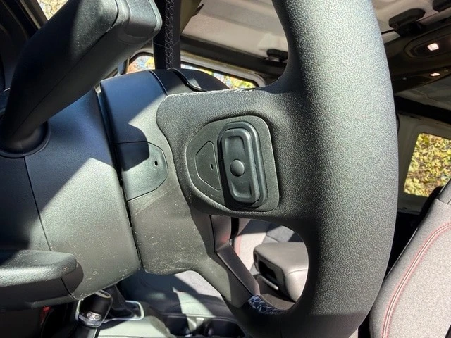 2026 Jeep JL Wrangler - Image 14 of 21