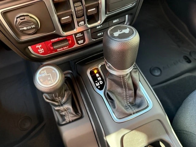2026 Jeep JL Wrangler - Image 26 of 31