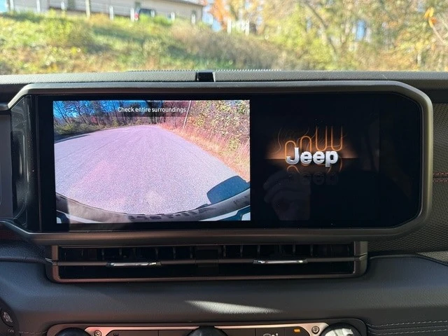 2026 Jeep JL Wrangler - Image 25 of 31