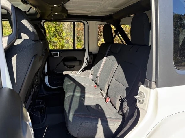 2026 Jeep JL Wrangler - Image 15 of 21