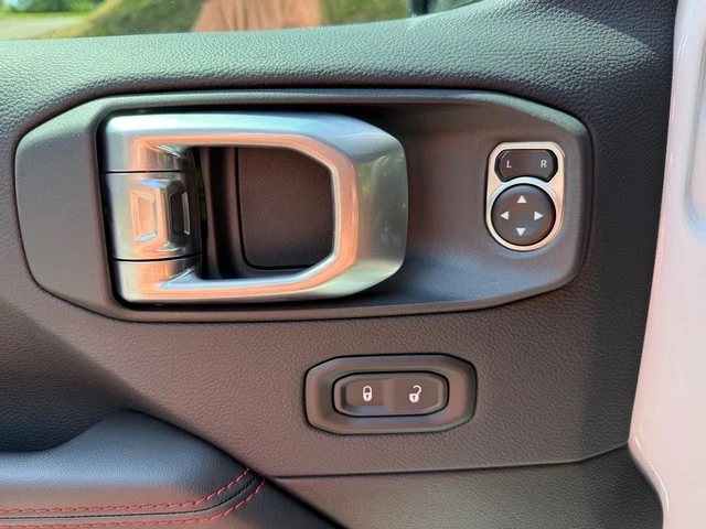 2026 Jeep JL Wrangler - Image 13 of 30
