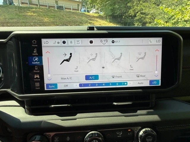 2026 Jeep JL Wrangler - Image 22 of 30