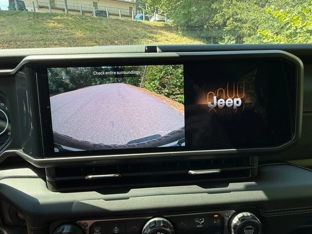 2026 Jeep JL Wrangler - Image 23 of 30