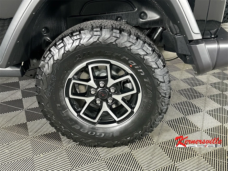 2026 Jeep JL Wrangler - Image 18 of 21
