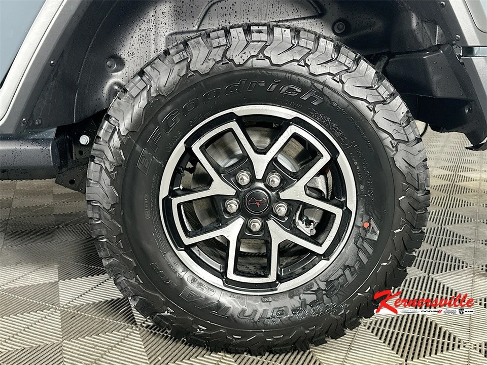 2026 Jeep JL Wrangler - Image 17 of 21
