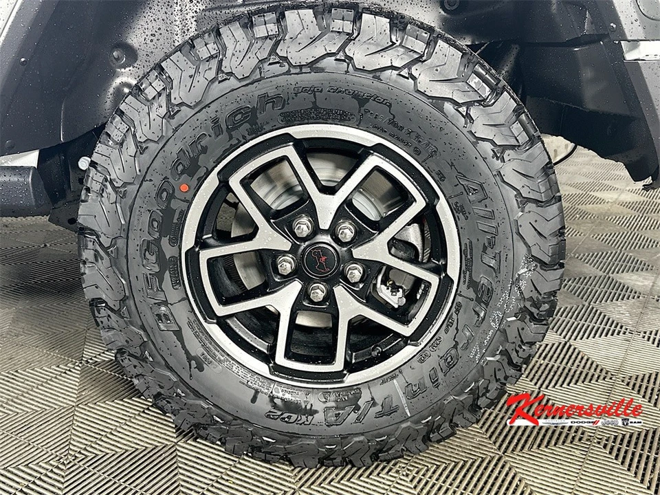 2026 Jeep JL Wrangler - Image 17 of 21