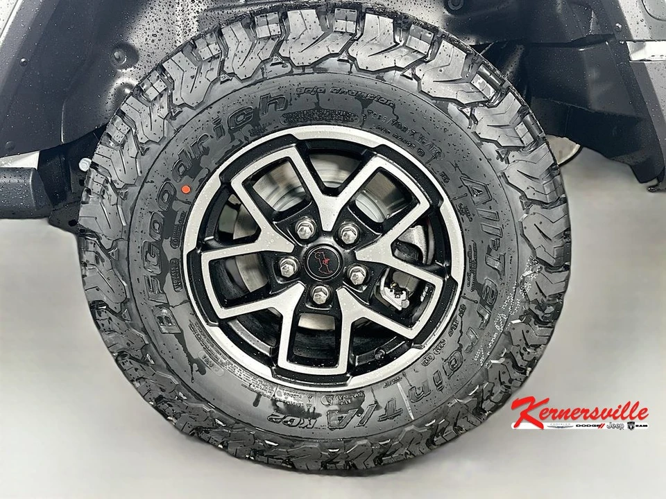 2026 Jeep JL Wrangler - Image 17 of 21