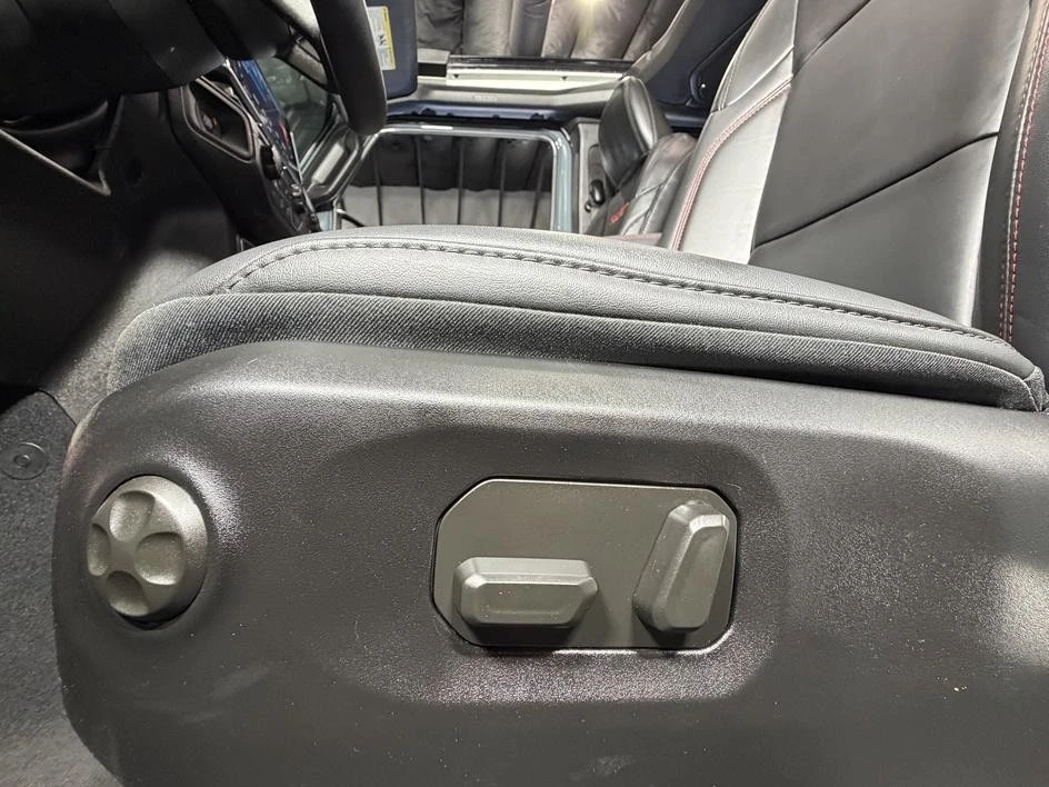 2026 Jeep JL Wrangler - Image 22 of 31