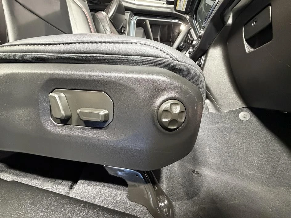 2026 Jeep JL Wrangler - Image 25 of 31