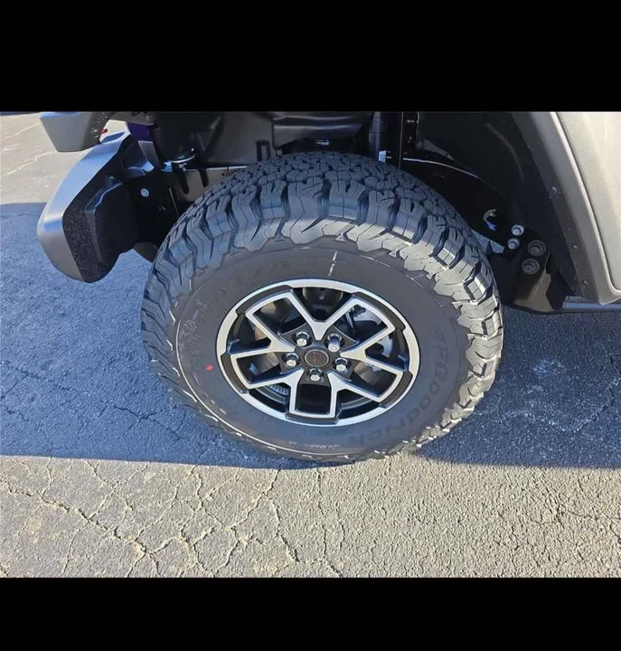 2026 Jeep JL Wrangler - Image 9 of 17