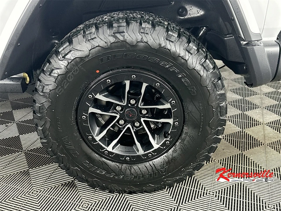 2026 Jeep JL Wrangler - Image 17 of 21