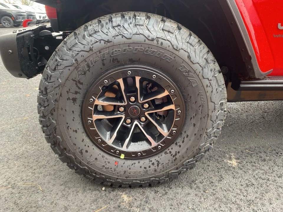 2026 Jeep JL Wrangler - Image 9 of 12