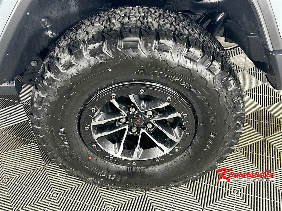 2026 Jeep JL Wrangler - Image 16 of 20