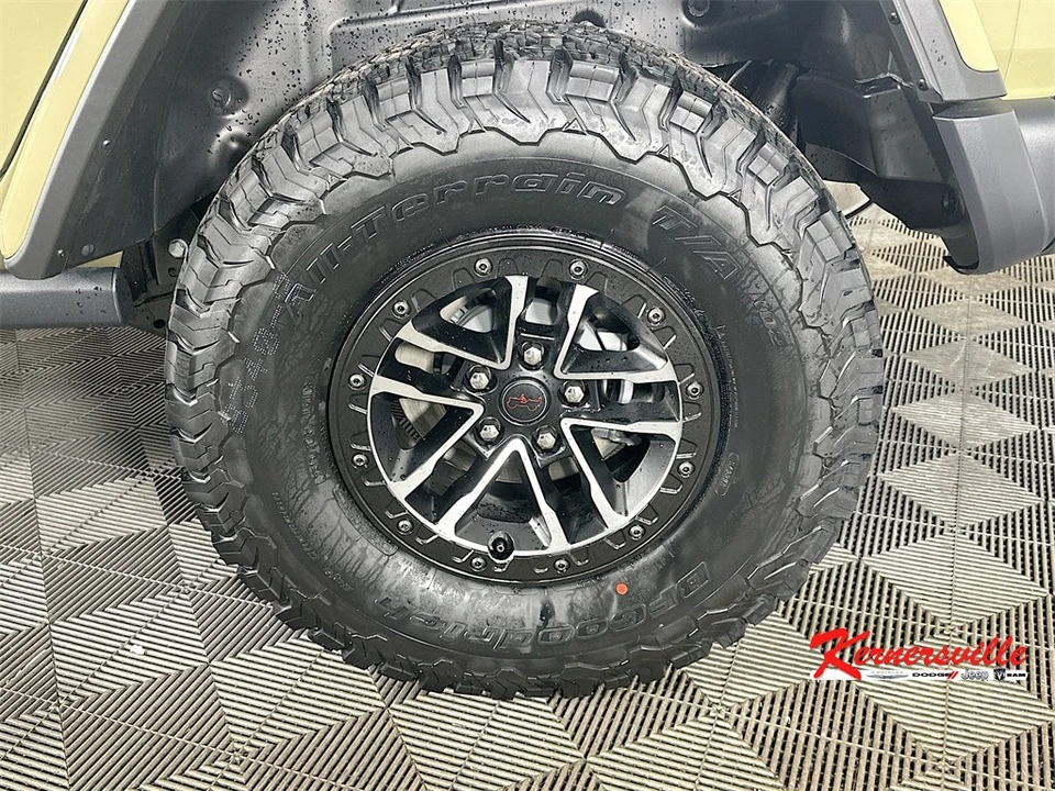 2026 Jeep JL Wrangler - Image 17 of 21