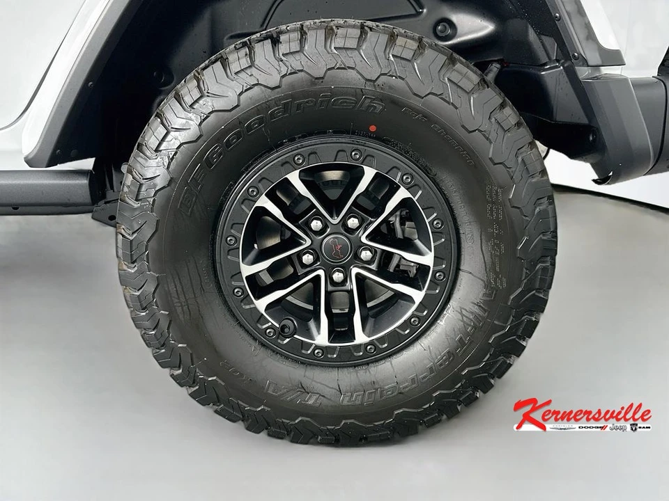 2026 Jeep JL Wrangler - Image 16 of 21
