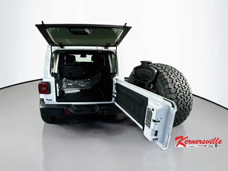 2026 Jeep JL Wrangler - Image 15 of 21