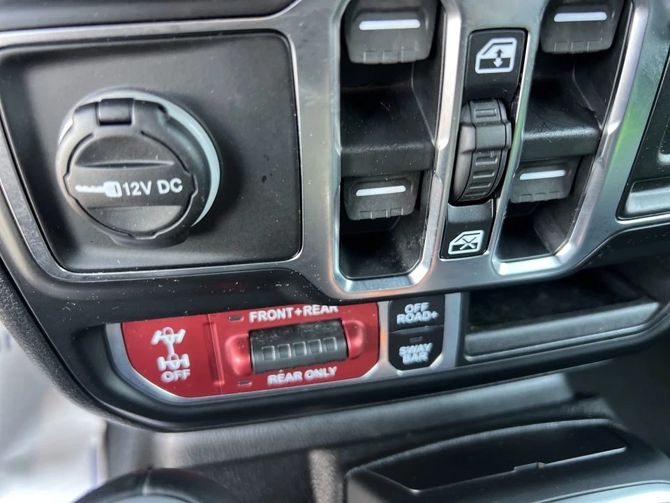 2026 Jeep JL Wrangler - Image 23 of 31