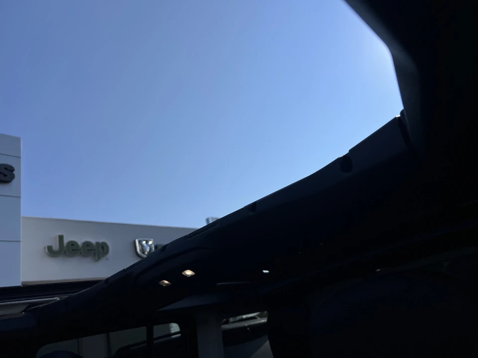 2026 Jeep JL Wrangler - Image 28 of 31
