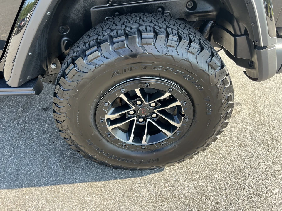 2026 Jeep JL Wrangler - Image 11 of 31