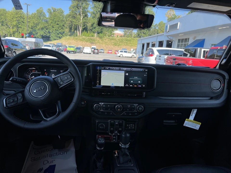 2026 Jeep JL Wrangler - Image 14 of 31