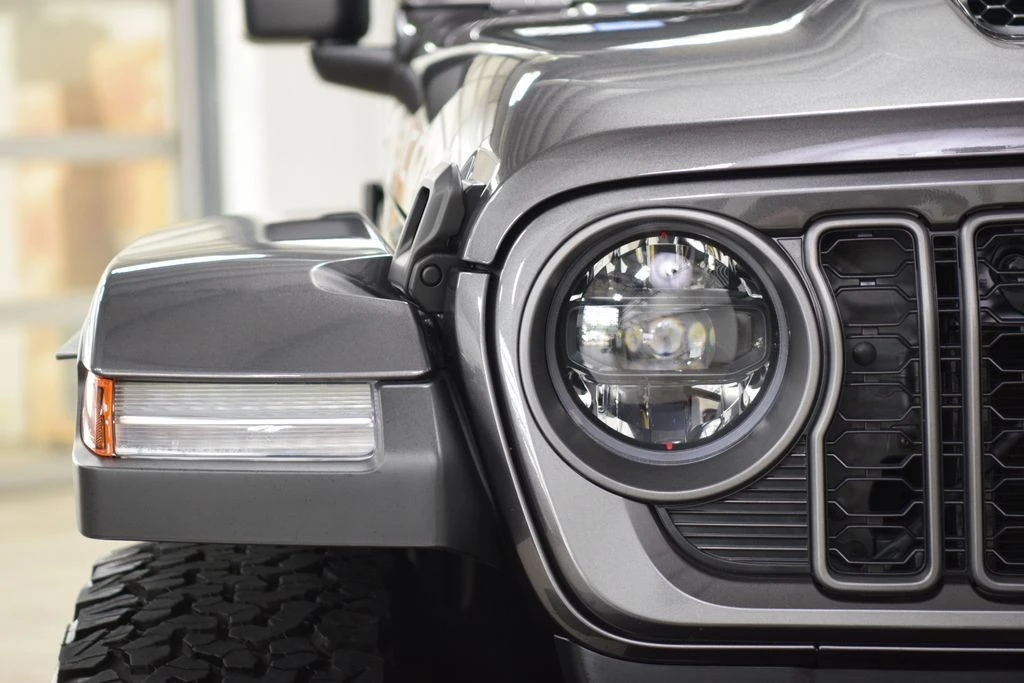 2026 Jeep JL Wrangler - Image 10 of 31