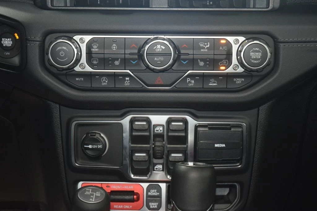 2026 Jeep JL Wrangler - Image 30 of 31