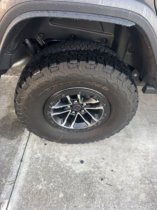 2026 Jeep JL Wrangler - Image 9 of 26
