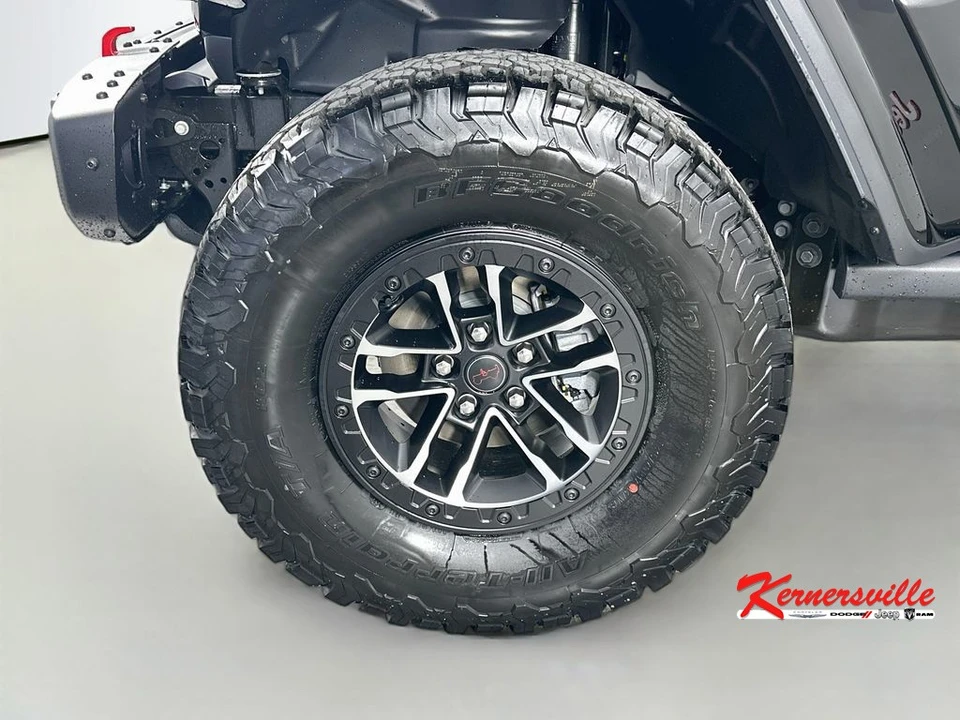 2026 Jeep JL Wrangler - Image 16 of 22