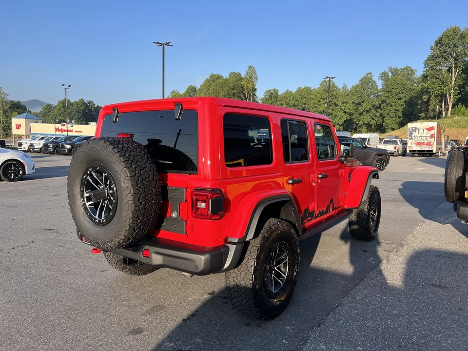 2026 Jeep JL Wrangler - Image 3 of 31