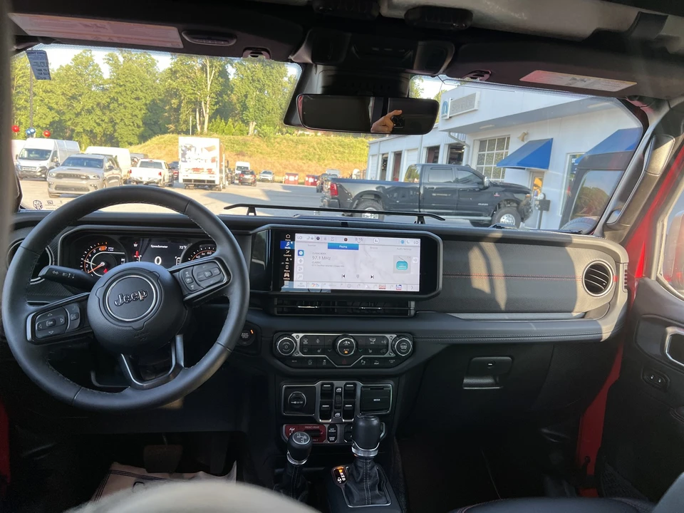 2026 Jeep JL Wrangler - Image 14 of 31