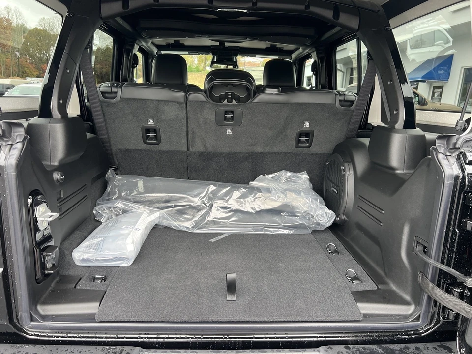 2026 Jeep JL Wrangler - Image 10 of 21