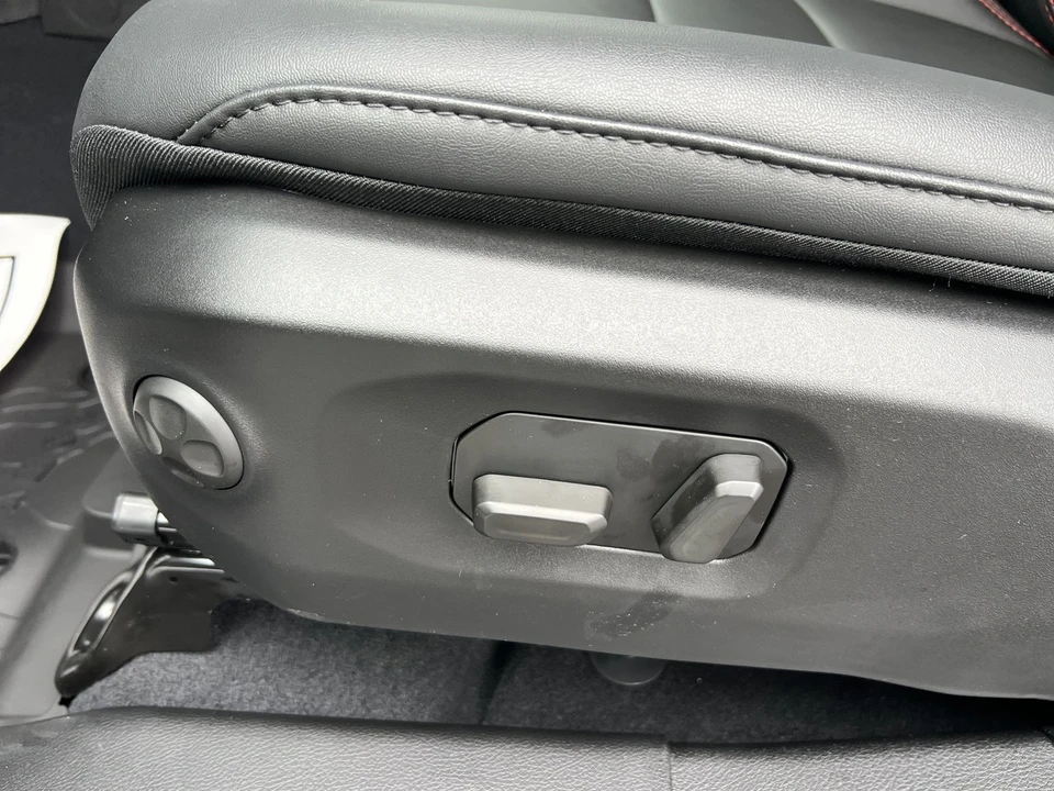 2026 Jeep JL Wrangler - Image 18 of 21
