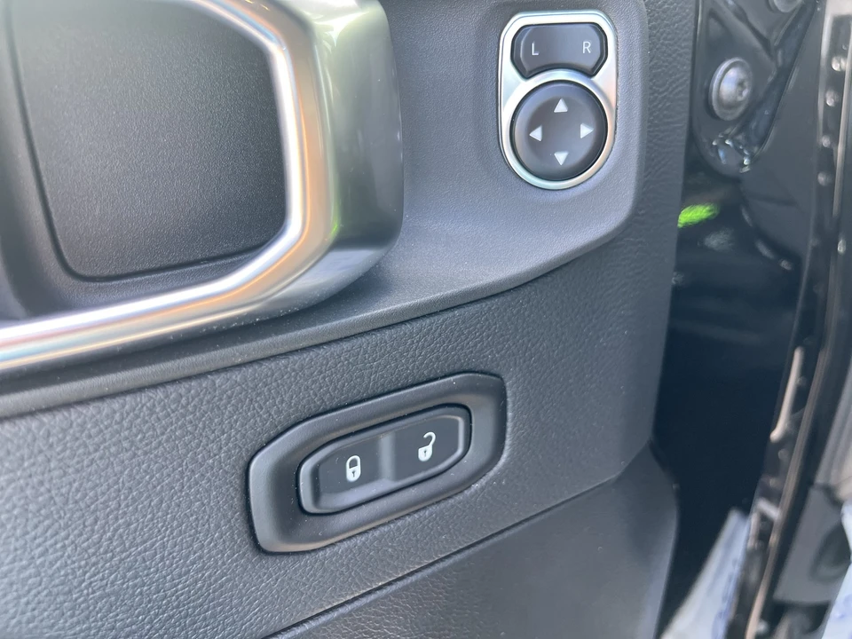 2026 Jeep JL Wrangler - Image 15 of 31