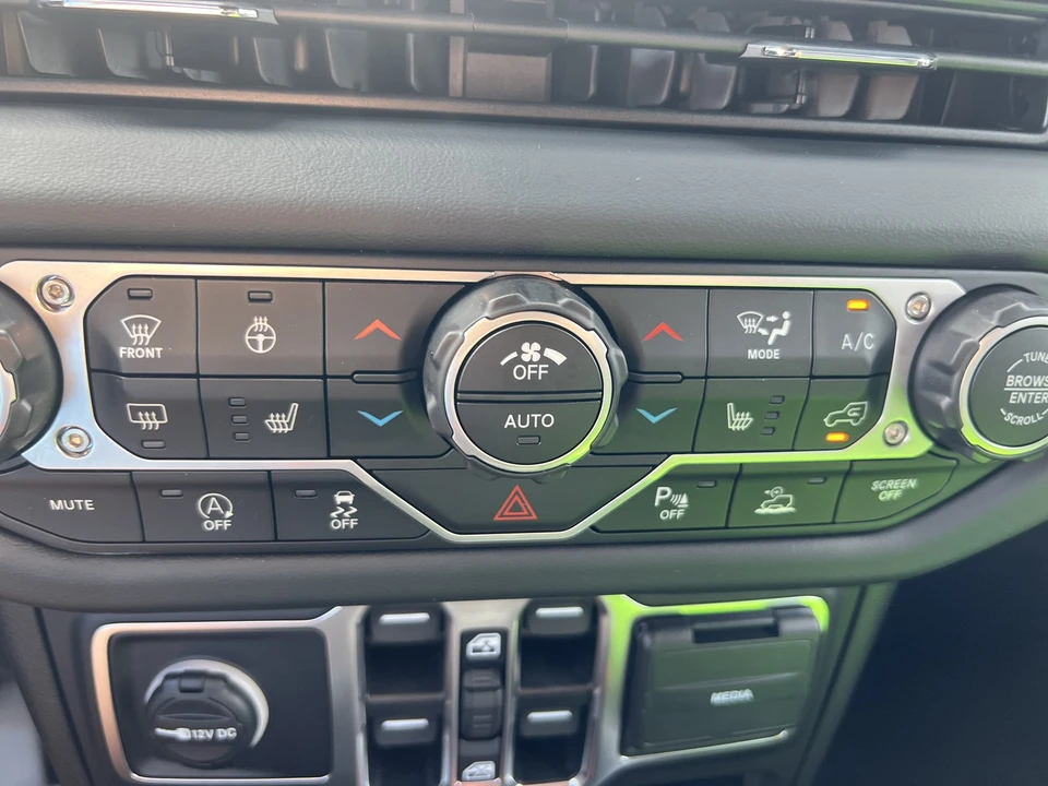 2026 Jeep JL Wrangler - Image 21 of 31