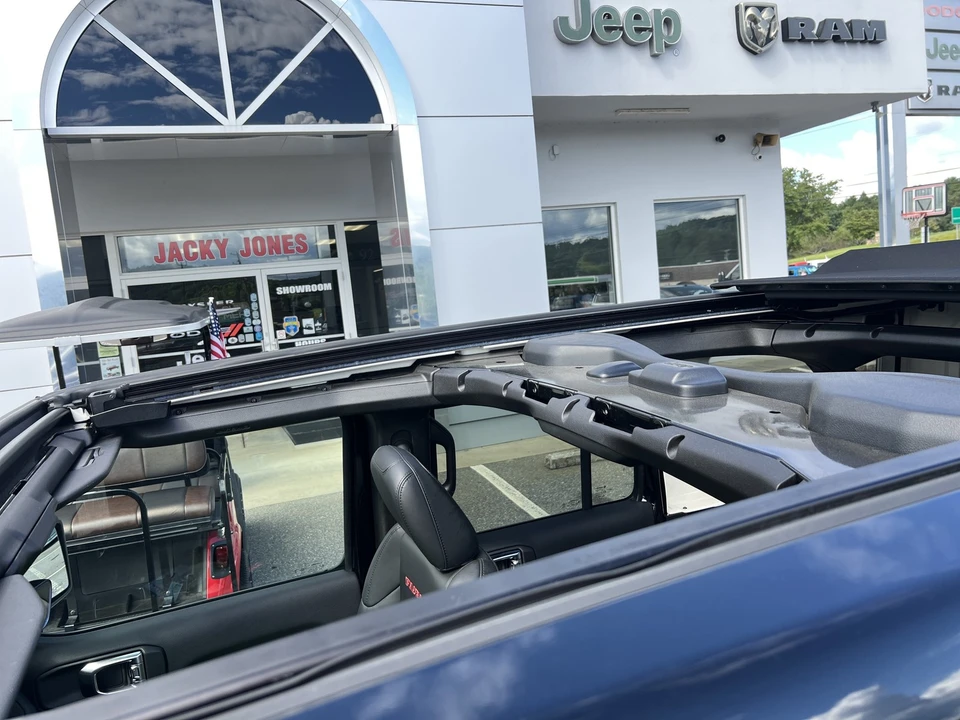 2026 Jeep JL Wrangler - Image 28 of 31