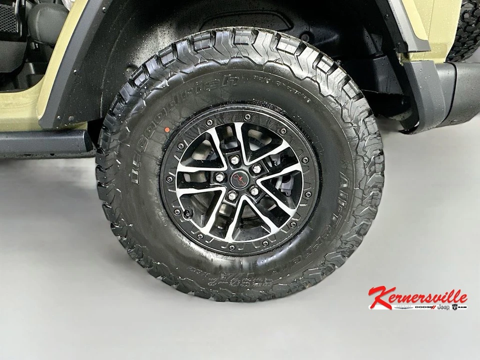 2026 Jeep JL Wrangler - Image 16 of 22