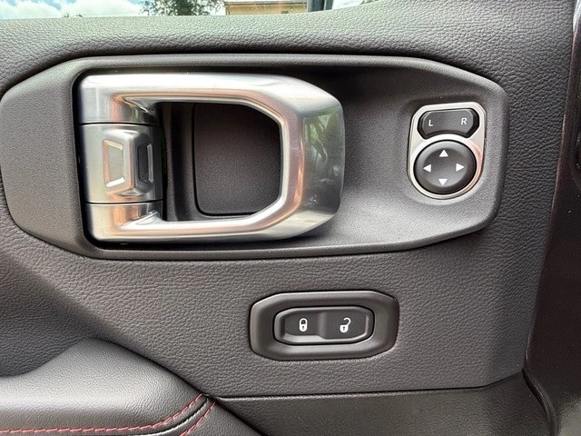 2026 Jeep JL Wrangler - Image 12 of 31