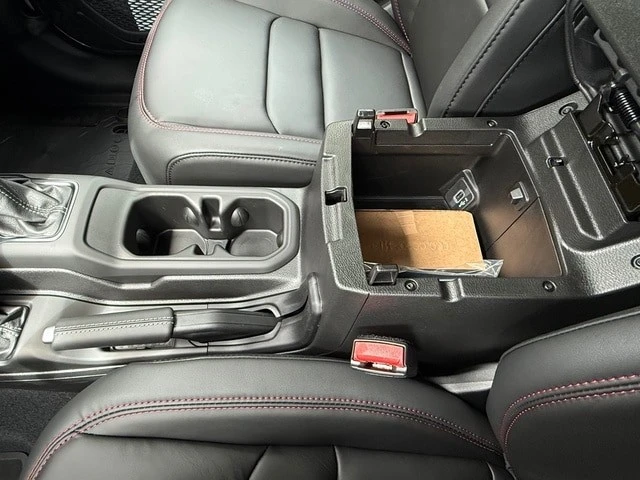 2026 Jeep JL Wrangler - Image 30 of 31