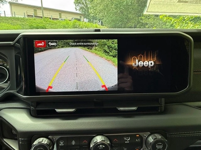 2026 Jeep JL Wrangler - Image 24 of 31