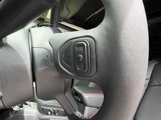 2026 Jeep JL Wrangler - Image 13 of 31