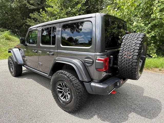 2026 Jeep JL Wrangler - Image 8 of 31