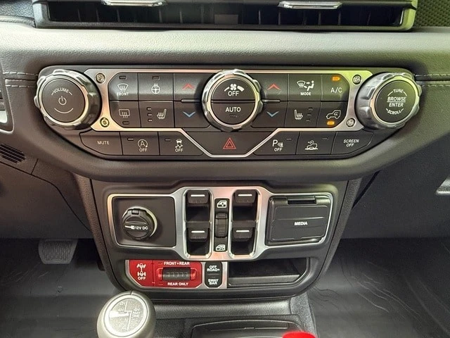 2026 Jeep JL Wrangler - Image 25 of 31