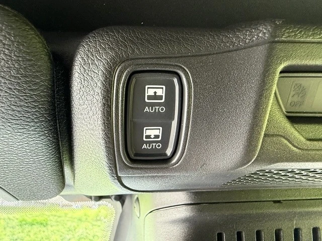 2026 Jeep JL Wrangler - Image 27 of 31