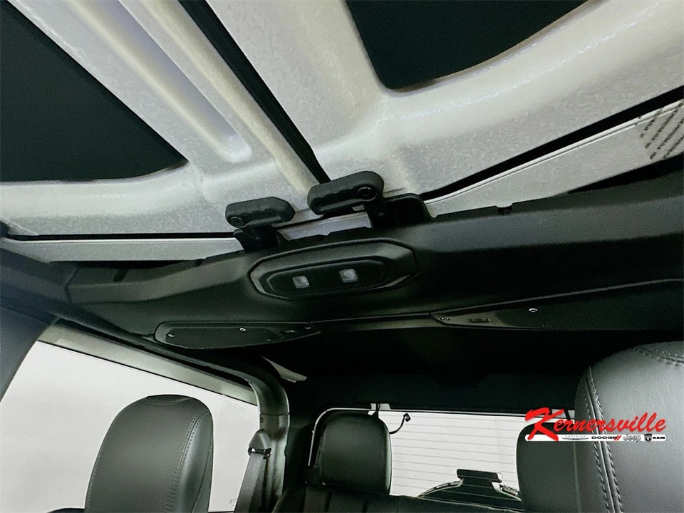 2026 Jeep JL Wrangler - Image 14 of 21